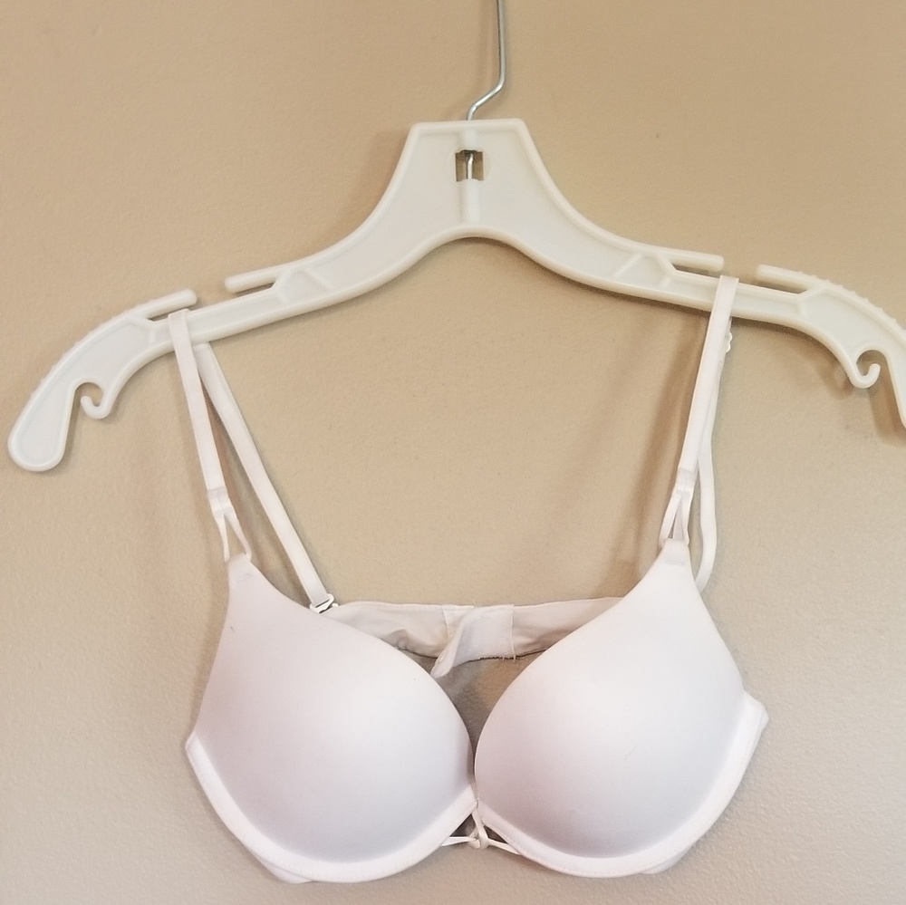 White VS Bombshell Bra 32A